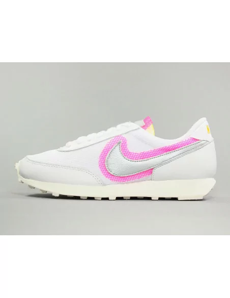 NIKE WMNS DAYBREAK HYPER PINK NIKE WMNS DAYBREAK HYPER PINK