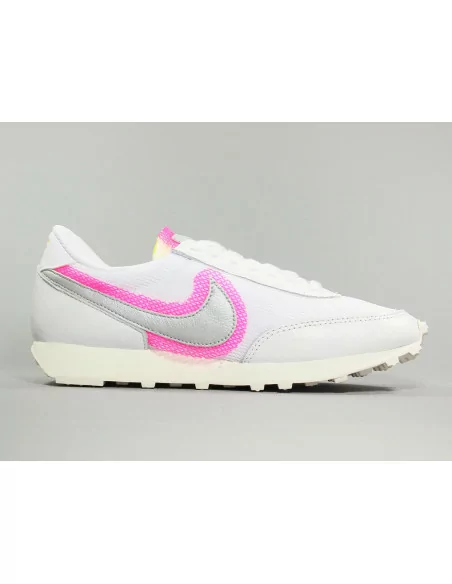 NIKE WMNS DAYBREAK HYPER PINK NIKE WMNS DAYBREAK HYPER PINK