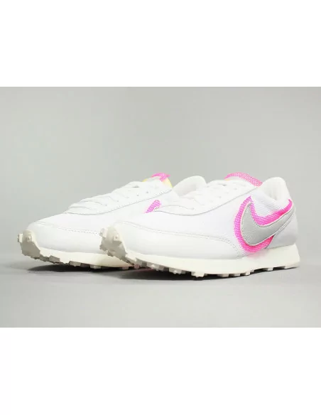 NIKE WMNS DAYBREAK HYPER PINK NIKE WMNS DAYBREAK HYPER PINK