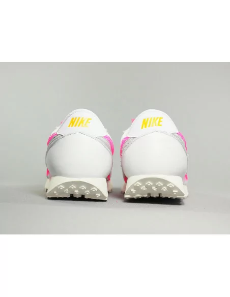 NIKE WMNS DAYBREAK HYPER PINK NIKE WMNS DAYBREAK HYPER PINK