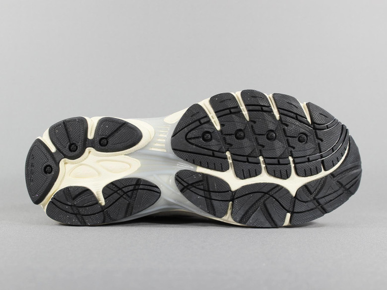 SAUCONY PROGRID OMNI 9 PREMIUM WHITE