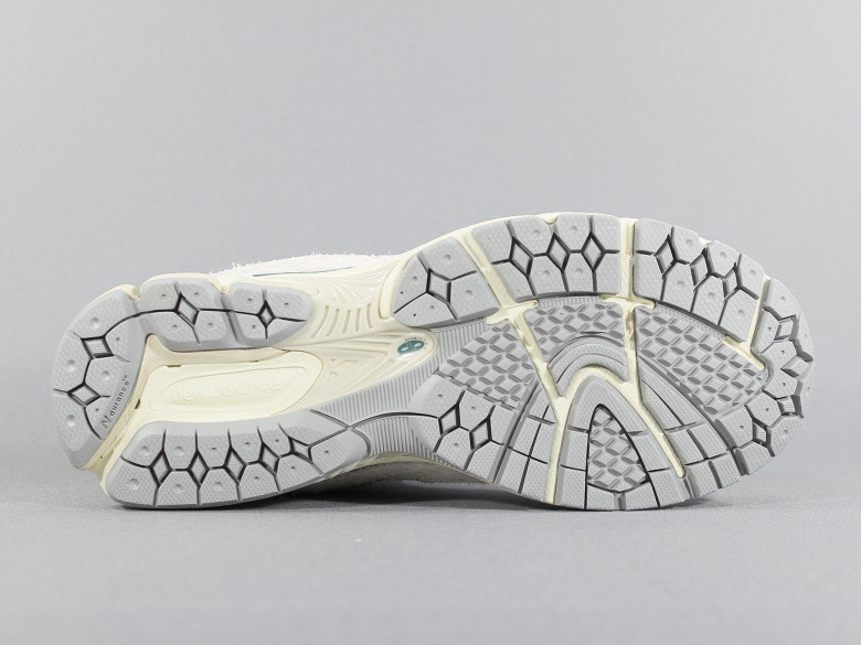 NEW BALANCE M2002REK...