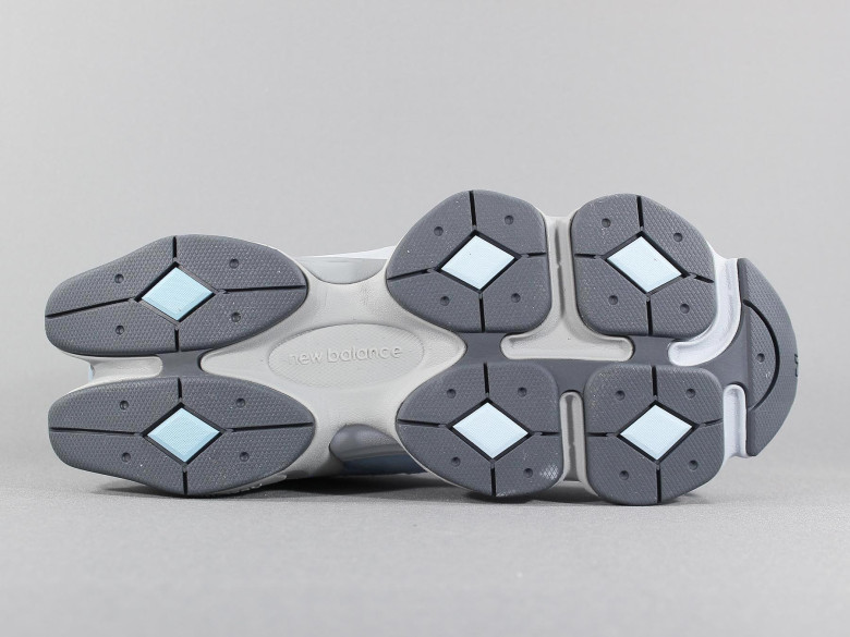 NEW BALANCE U9060EED CHROME... NEW BALANCE U9060EED CHROME...