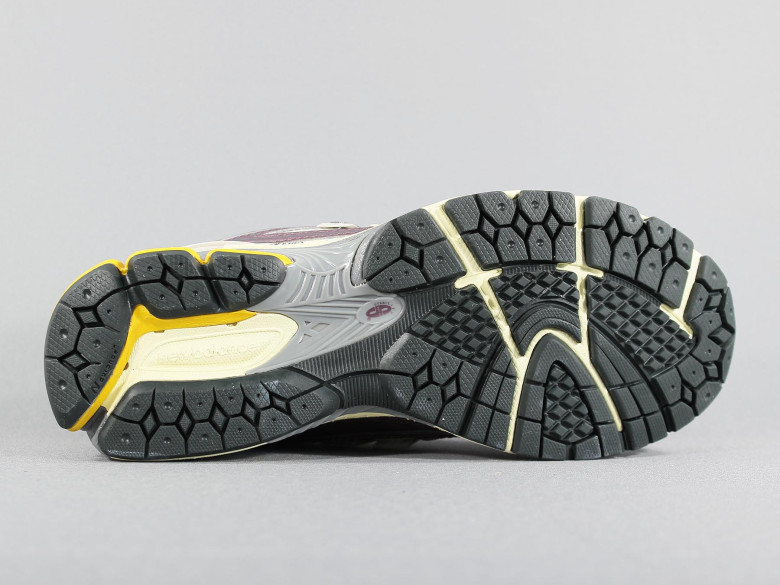 NEW BALANCE M1906RRA...