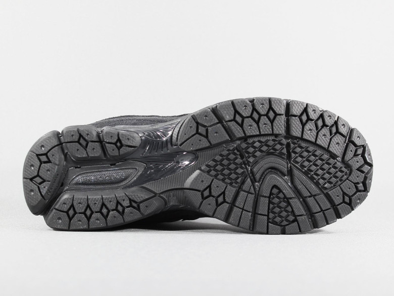 NEW BALANCE U2002RBL BLACK/BLACK CEMENT