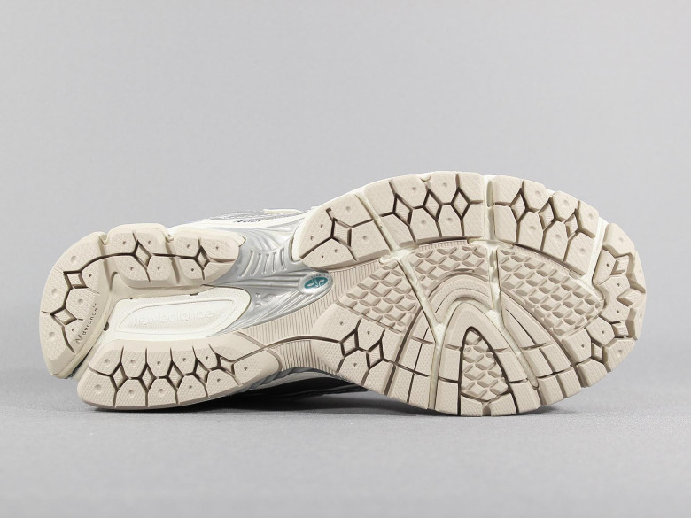 NEW BALANCE M1906REE SILVER... NEW BALANCE M1906REE SILVER...