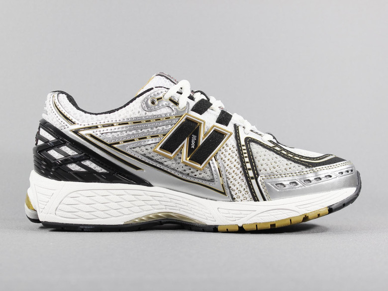 NEW BALANCE M1906RA METALLIC... NEW BALANCE M1906RA METALLIC...