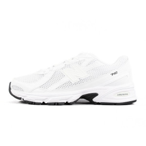 NEW BALANCE U740WW2...