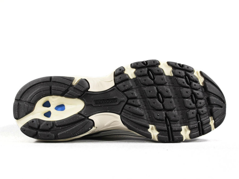 NEW BALANCE U530ESB SILVER...